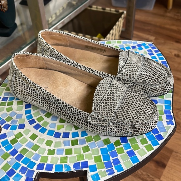 Vionic Shoes - Vionic Gold Shimmer Loafer Size 6